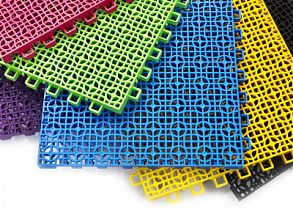 Тактильная лента угловая в алюминиевом профиле противоскользящая (клеевая основа)