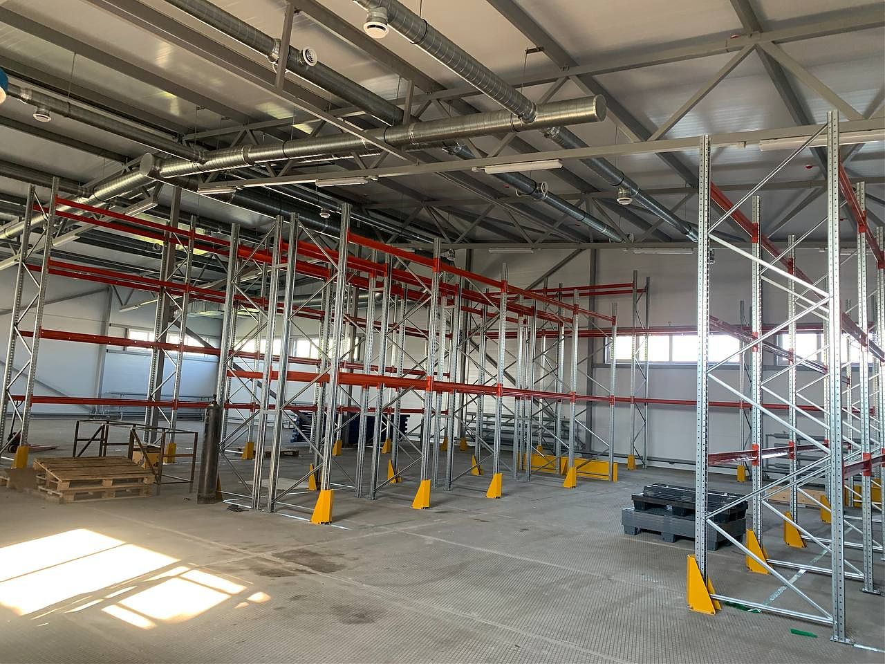 Глубинный и фронтальный стеллажный комплекс