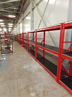 Установлен металлический стеллаж для хранения брака MS Pro (RAL 3028) с дополнительным покрытием